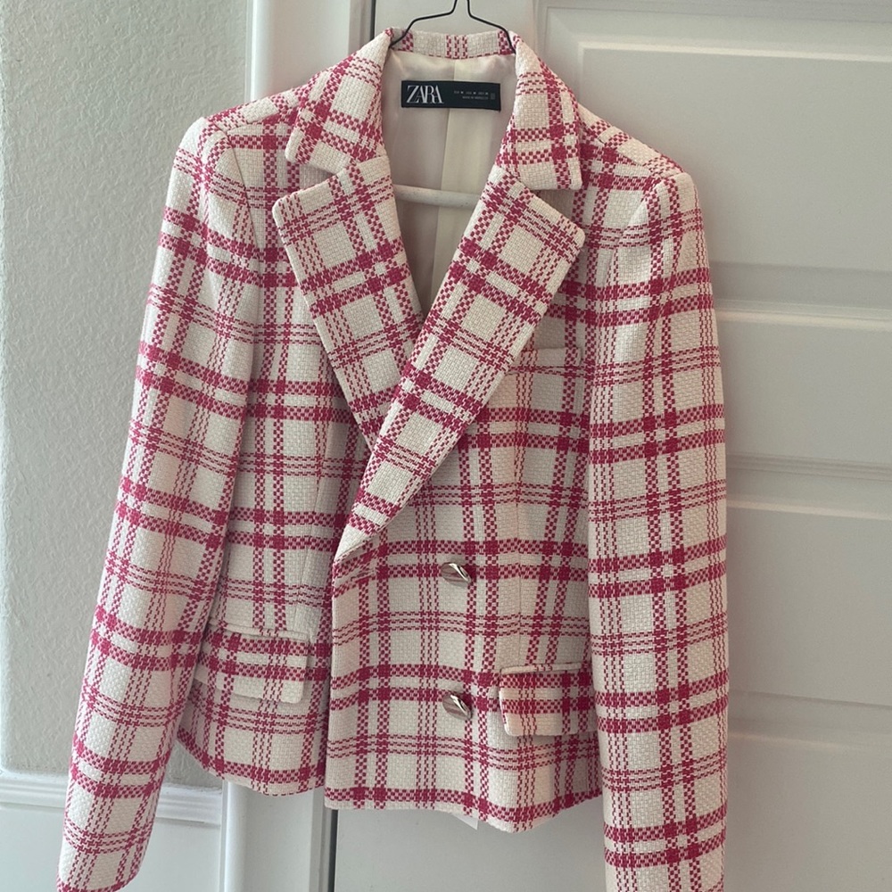 Zara Woman Textured Blazer / Color: Pink and White. Size: M. New with tags.